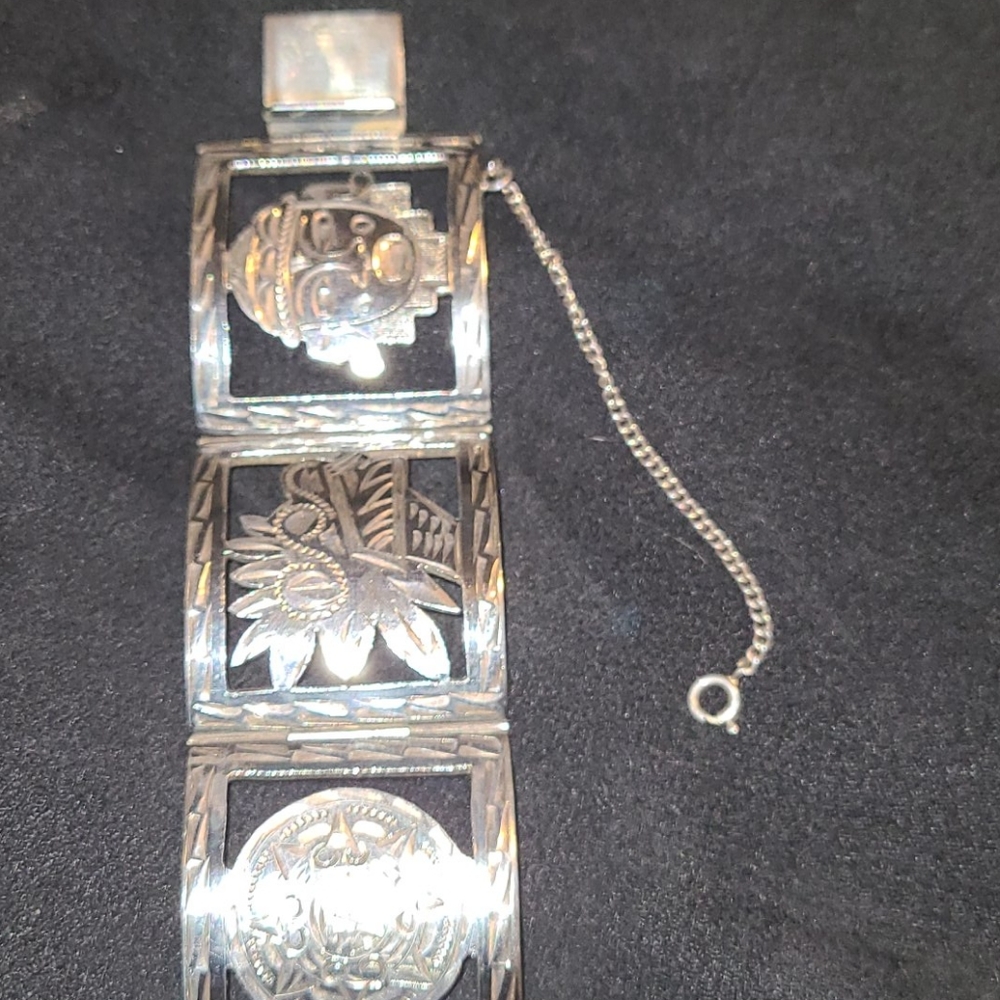 Beautiful Orient Sculpted Sterling bracelet
